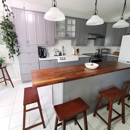 4 Bedroom 3 Washroom Charming Home In Markham With Warm Cozy Vibe Extérieur photo
