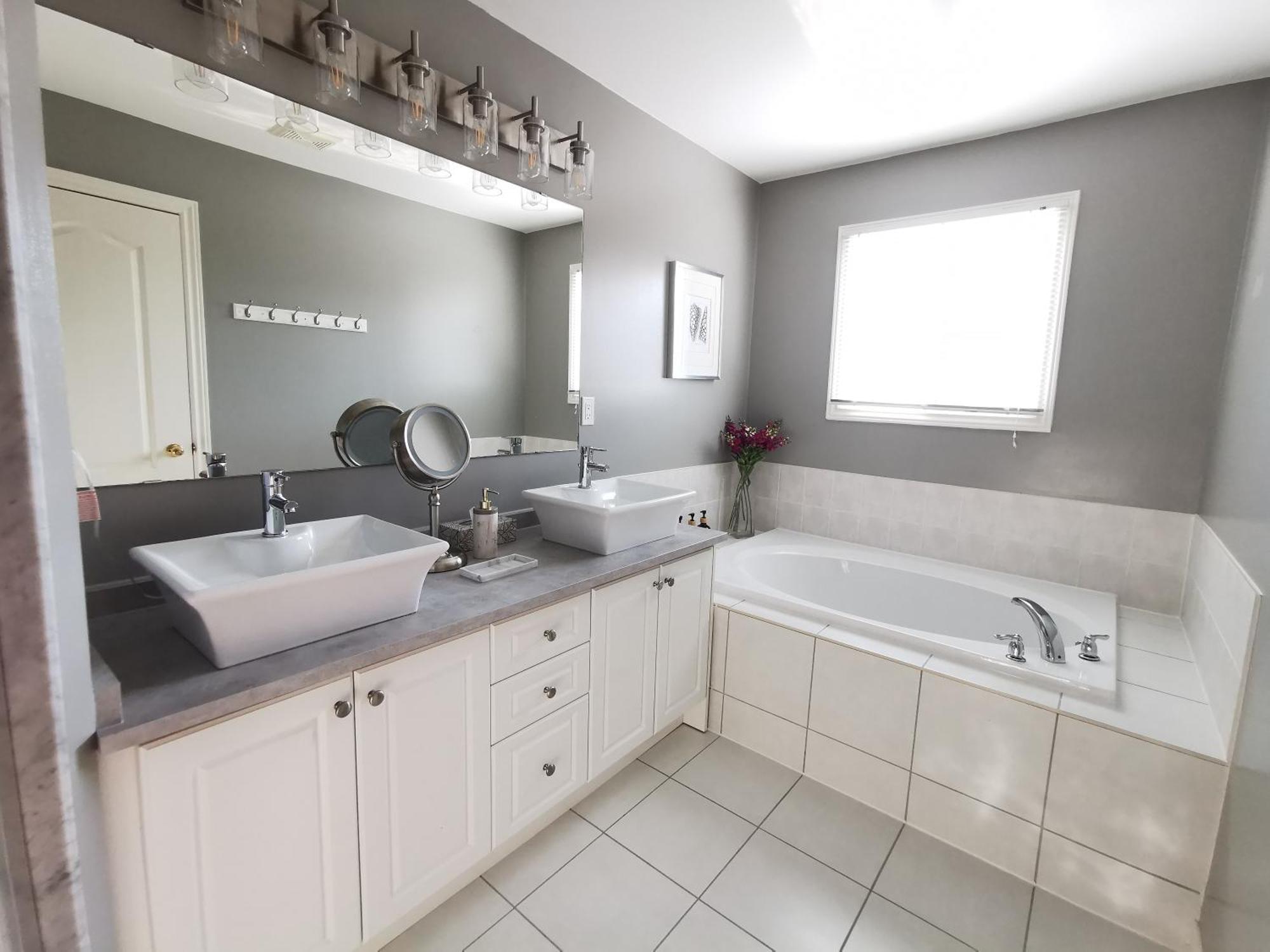 4 Bedroom 3 Washroom Charming Home In Markham With Warm Cozy Vibe Extérieur photo
