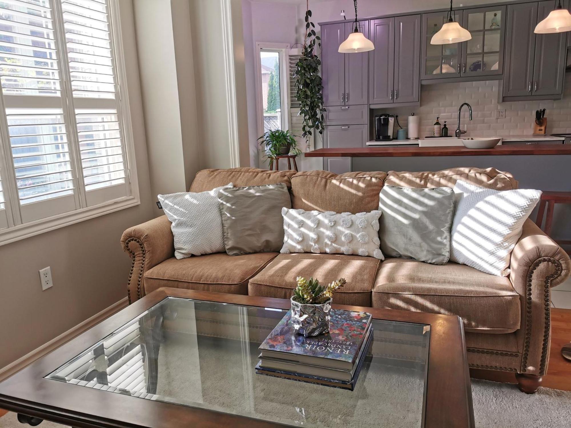 4 Bedroom 3 Washroom Charming Home In Markham With Warm Cozy Vibe Extérieur photo