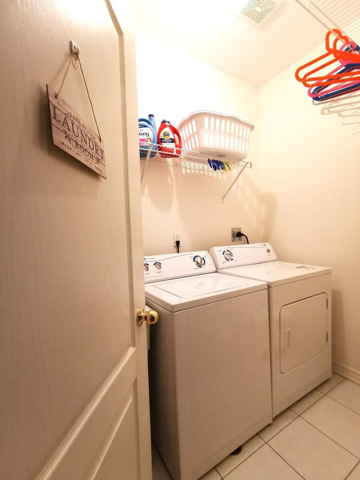 4 Bedroom 3 Washroom Charming Home In Markham With Warm Cozy Vibe Extérieur photo